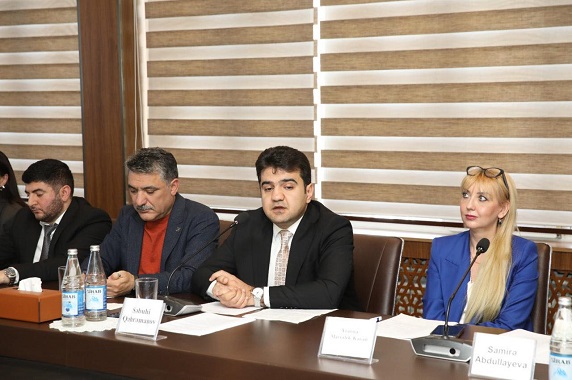 “Elm” nəşriyyatının direktoru Bakı Slavyan Universitetində keçirilən dəyirmi masada elmi nəşrlərin keyfiyyətinin artırılması yollarından danışıb